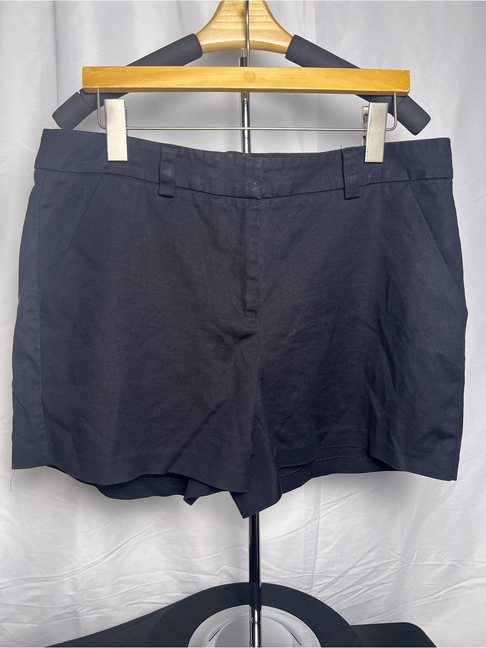 Gibson & Latimer Black Flat-Front Chino Shorts - Size 14 / 16 (Waist 18")
